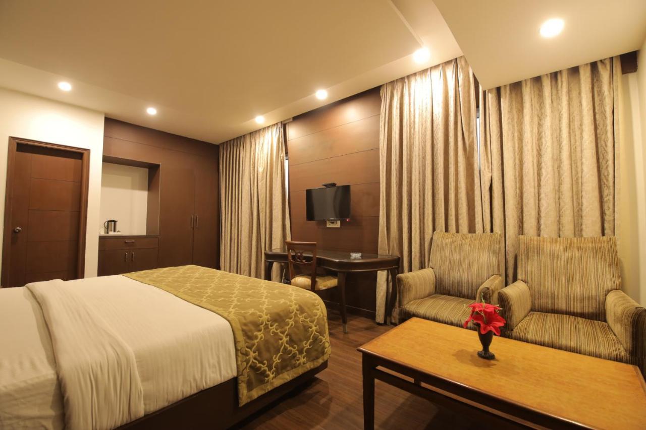 Airport Hotel Bollywood Paradise New Delhi Exteriör bild