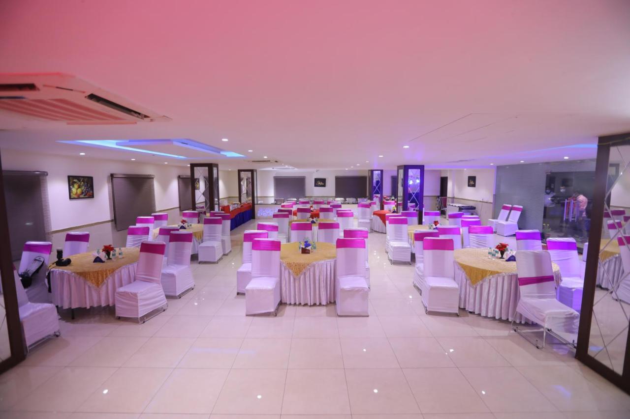 Airport Hotel Bollywood Paradise New Delhi Exteriör bild