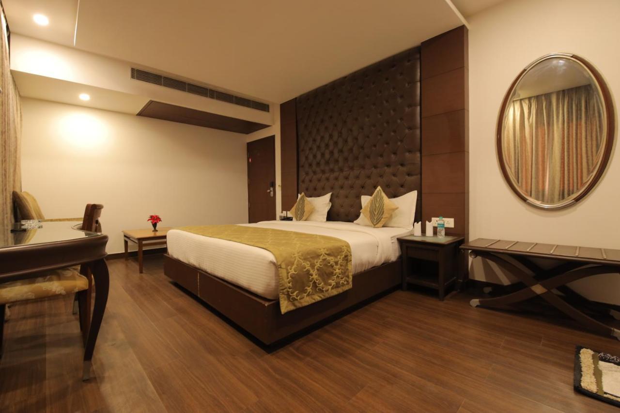 Airport Hotel Bollywood Paradise New Delhi Exteriör bild
