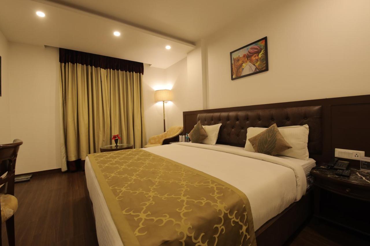 Airport Hotel Bollywood Paradise New Delhi Exteriör bild