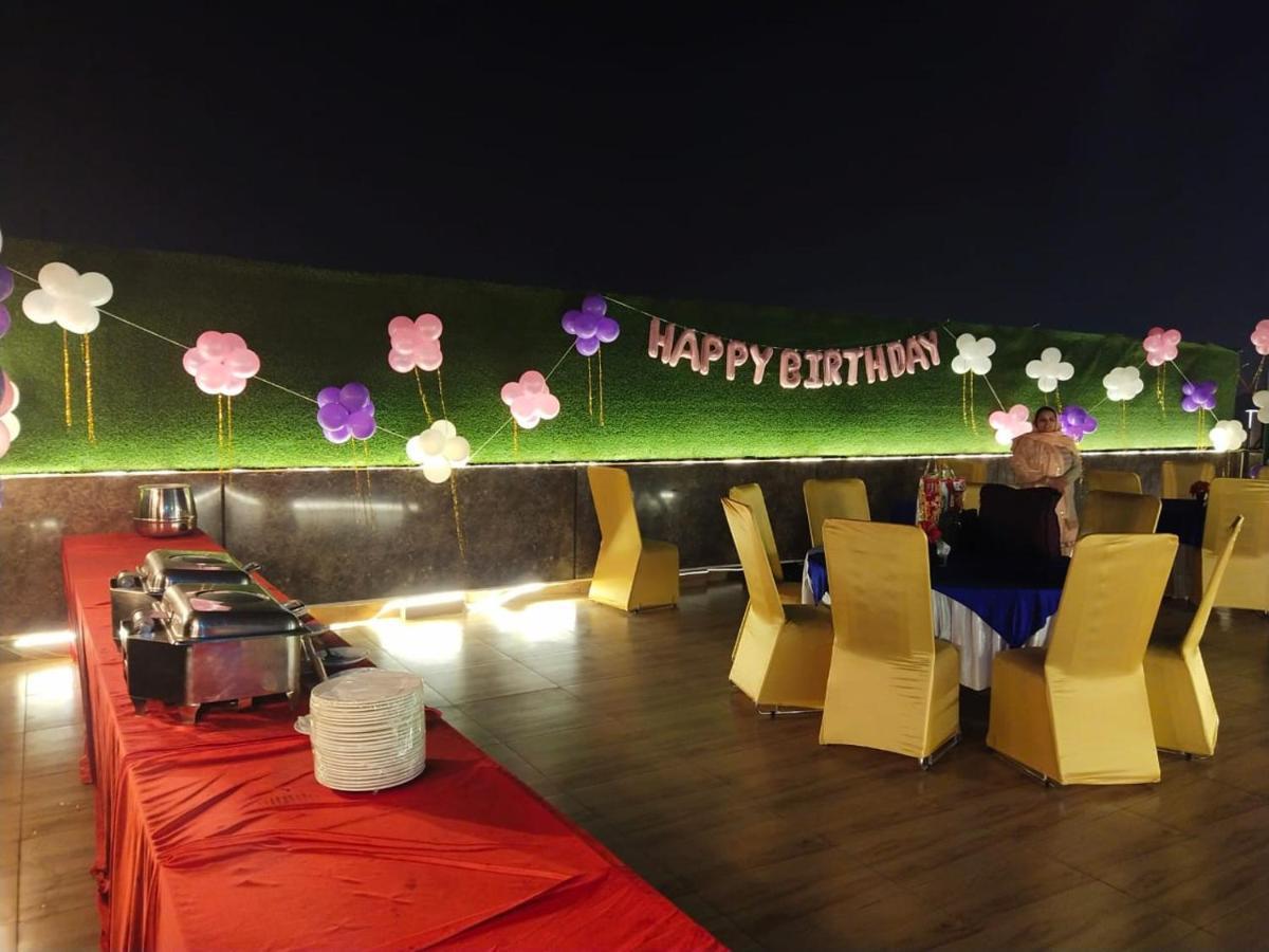 Airport Hotel Bollywood Paradise New Delhi Exteriör bild