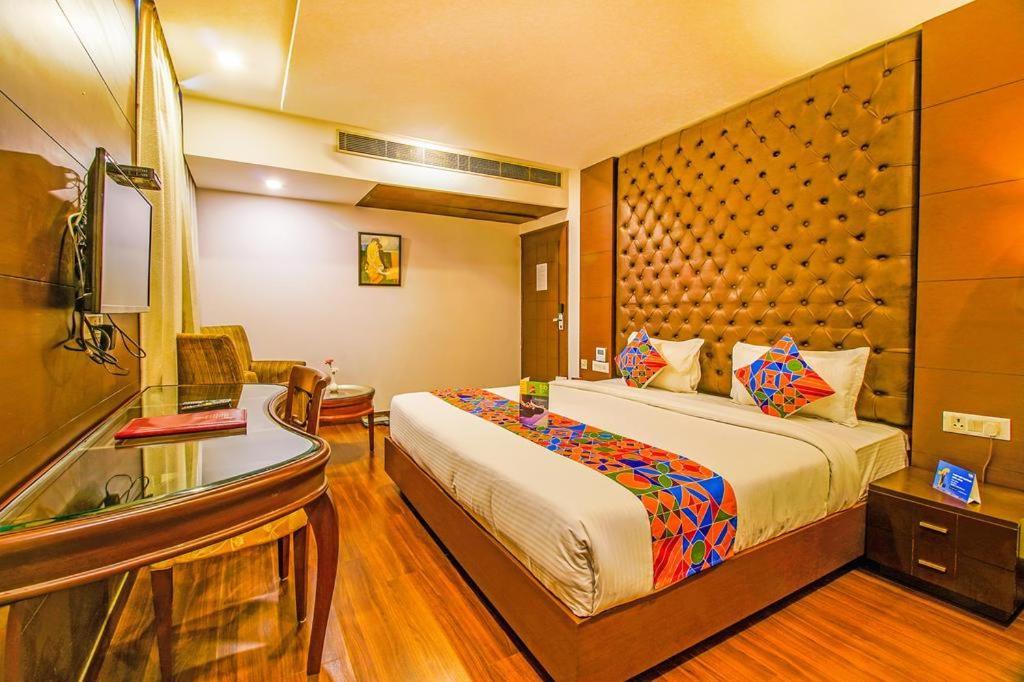 Airport Hotel Bollywood Paradise New Delhi Exteriör bild