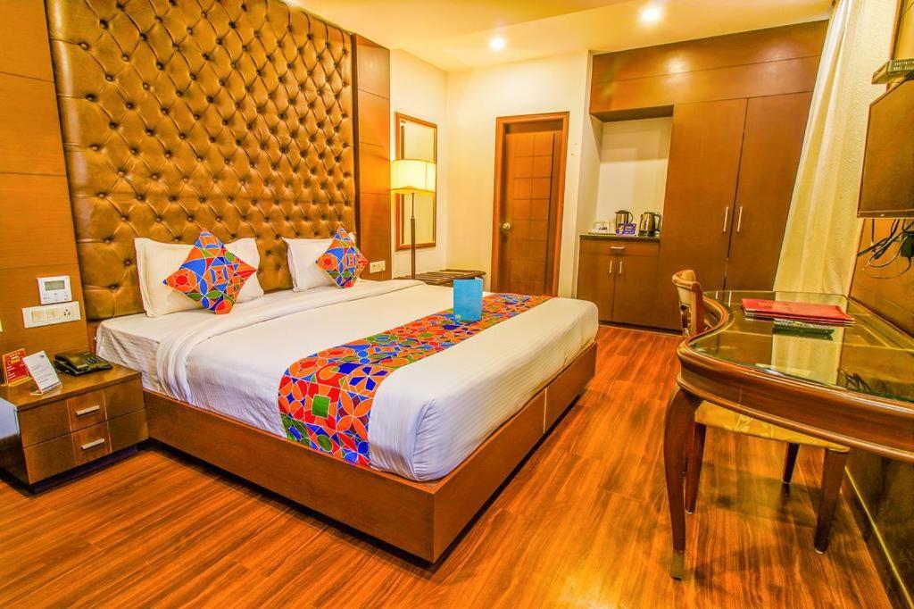 Airport Hotel Bollywood Paradise New Delhi Exteriör bild